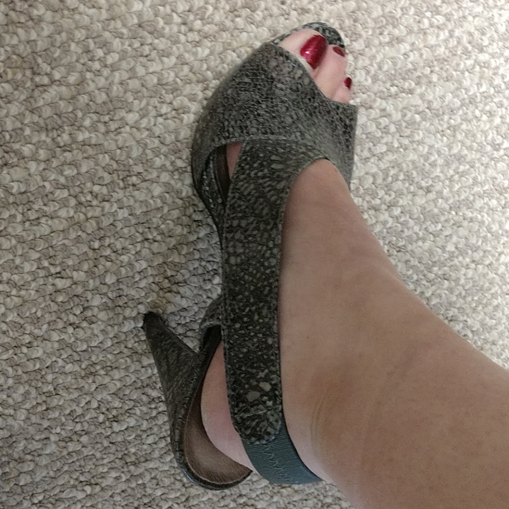 Shoes - Picture 4 of 5